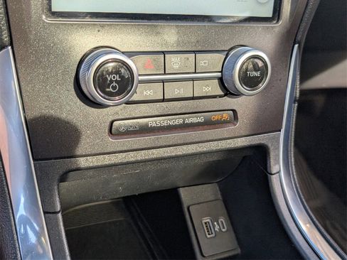 Used 2021 Ford Edge Titanium image 34