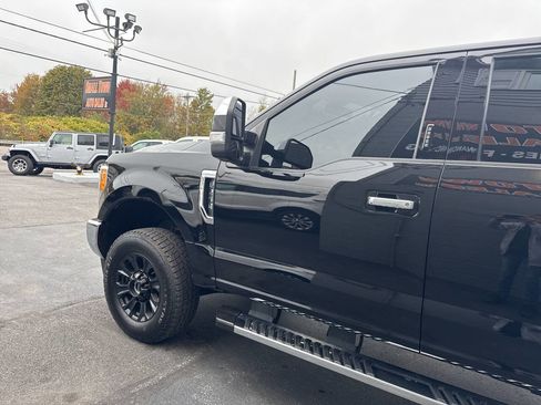 Used 2017 Ford F250 Lariat w/ Chrome Package image 6