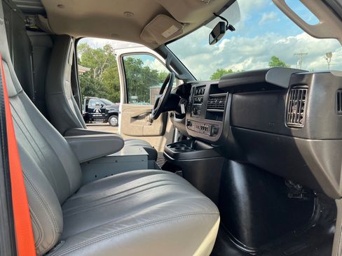 Used 2017 Chevrolet Express 2500 image 8