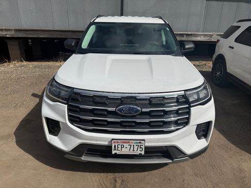 Used 2025 Ford Explorer Active image 2