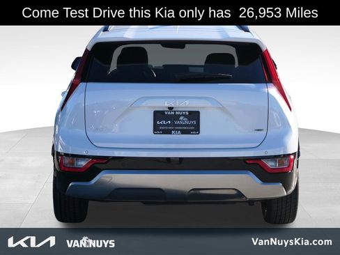 Used 2023 Kia Niro EX Touring image 5