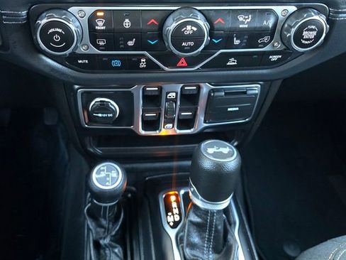 Certified 2025 Jeep Wrangler Unlimited Sahara image 15