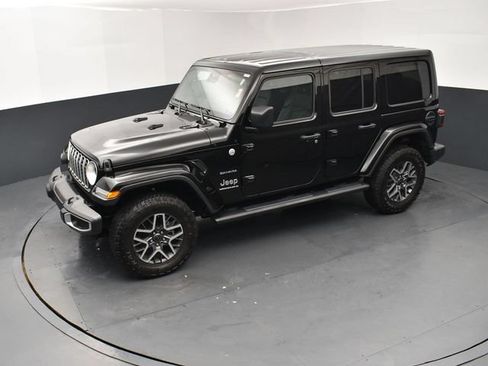 Used 2024 Jeep Wrangler Unlimited Sahara w/ Dual Top Group AWD/4WD image 18