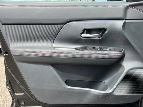 New 2026 Nissan Kicks SR w/ Cold Weather Package FWD image 11