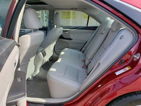 Used 2015 Toyota Camry XLE w/ Moonroof Package image 13