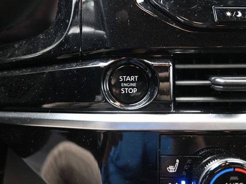 Used 2025 Nissan Pathfinder Platinum FWD image 49