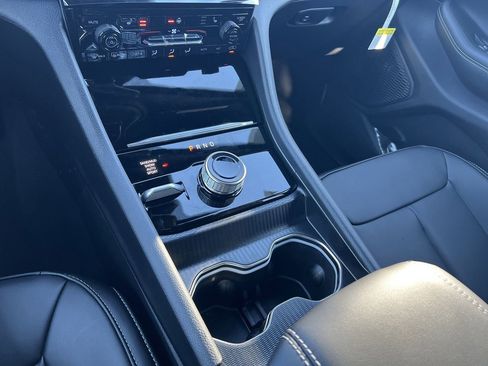 New 2025 Jeep Grand Cherokee L Limited image 10