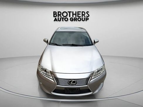 Used 2015 Lexus ES 350 w/ Luxury Package FWD image 3