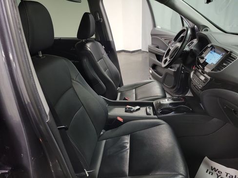 Used 2020 Honda Pilot Elite image 25
