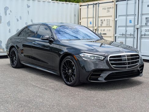 Used 2024 Mercedes-Benz S 580 4MATIC Sedan w/ AMG Line image 2
