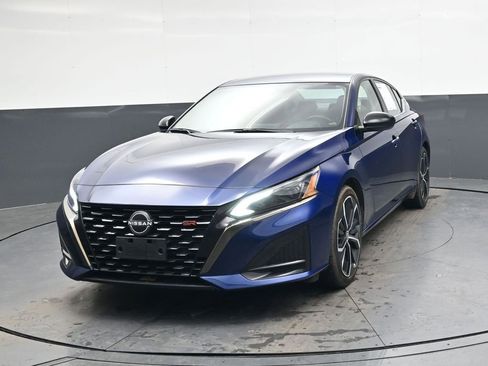 Used 2024 Nissan Altima 2.5 SR image 9