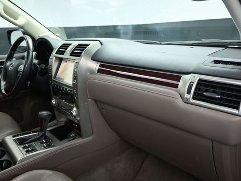 Used 2019 Lexus GX 460 Luxury AWD/4WD image 24