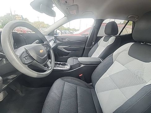 Used 2024 Chevrolet Trax LS w/ LS Convenience Package FWD image 3