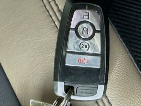 Used 2022 Ford Bronco Wildtrak image 39