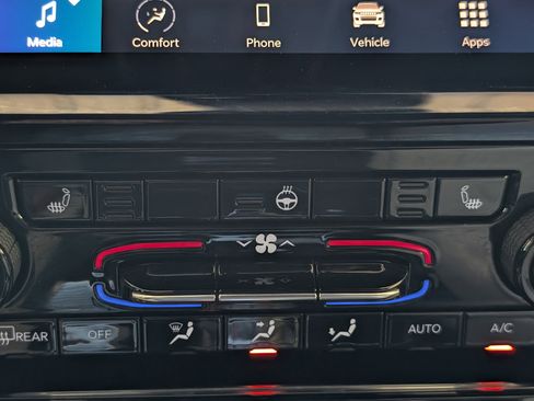 Used 2024 Jeep Grand Cherokee Limited w/ MOPAR Finishing Package image 32