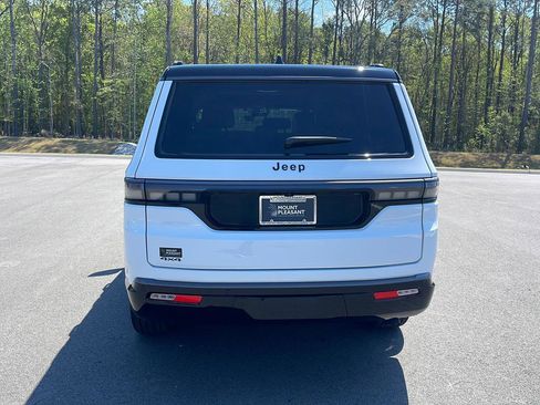 New 2026 Jeep Grand Wagoneer Summit w/ 8-Passenger Seating Package AWD/4WD image 6
