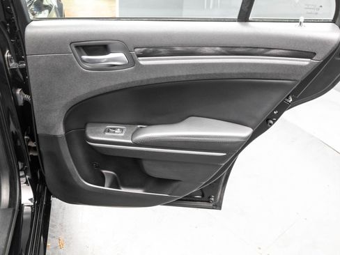 Used 2022 Chrysler 300 Touring w/ Sport Appearance Package image 35