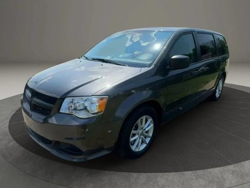 Used 2018 Dodge Grand Caravan SE w/ UConnect Hands-Free Group FWD image 3