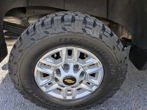 Used 2021 Chevrolet Silverado 2500 LT w/ Convenience Package AWD/4WD image 11