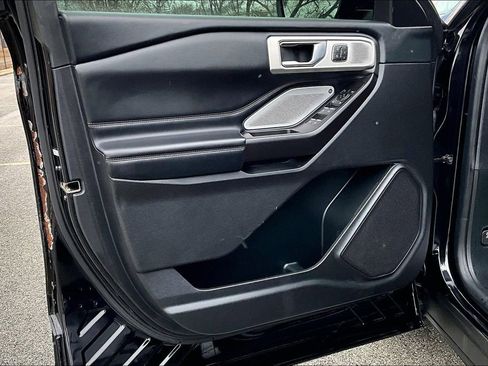 Used 2020 Ford Explorer Platinum image 22