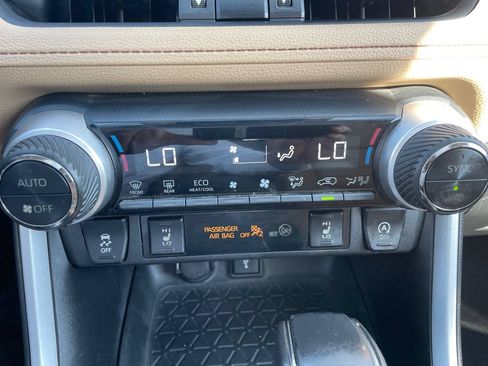 Certified 2021 Toyota RAV4 XLE Premium AWD/4WD image 22