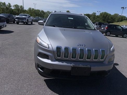 Used 2014 Jeep Cherokee Latitude AWD/4WD image 4