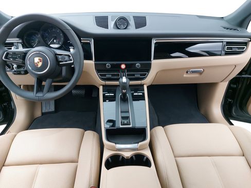Certified 2026 Porsche Macan image 11