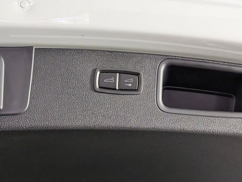 New 2026 Porsche Macan image 18