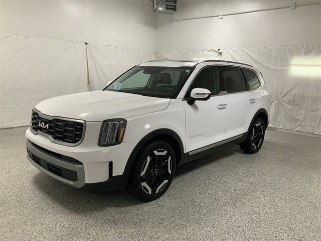 Used 2025 Kia Telluride S AWD/4WD image 2