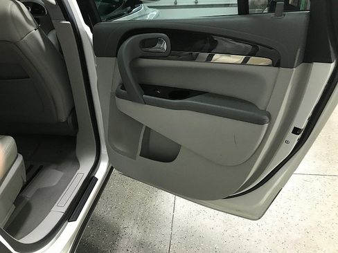 Used 2015 Buick Enclave Leather w/ Trailering Package FWD image 18