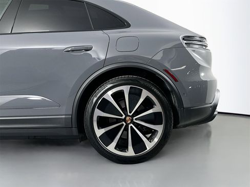 Certified 2025 Porsche Macan 4 Electric image 12