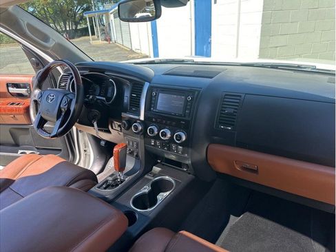 Used 2018 Toyota Tacoma TRD Off-Road w/ Technology Package image 40