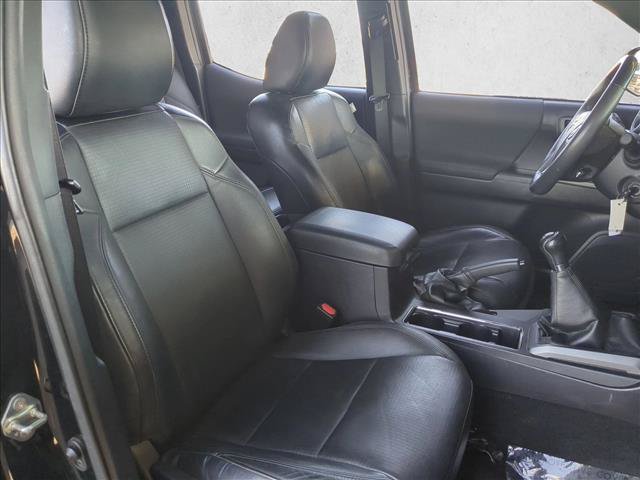 Used 2021 Toyota Tacoma TRD Off-Road w/ TRD Premium Off Road Package AWD/4WD image 20