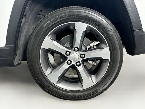 Used 2023 Jeep Grand Cherokee 4WD 4xe w/ Luxury Tech Group II image 11