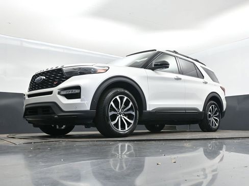 Used 2020 Ford Explorer ST w/ Premium Technology Package image 43