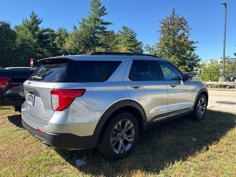 Used 2024 Ford Explorer XLT w/ Equipment Group 202A AWD/4WD image 4