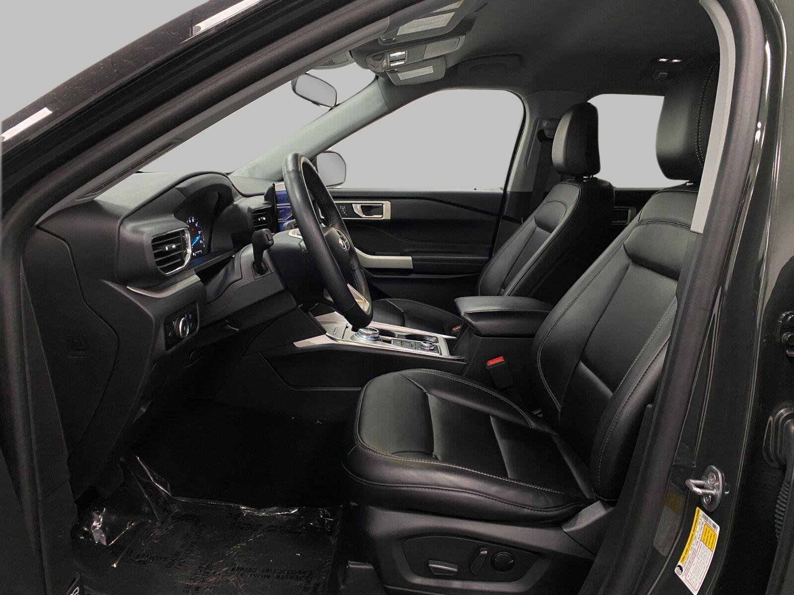 Used 2024 Ford Explorer XLT w/ Equipment Group 202A AWD/4WD image 28