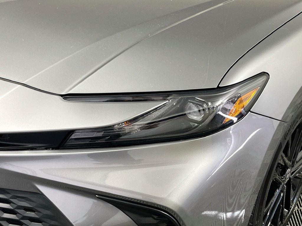 Used 2025 Toyota Camry SE FWD image 9