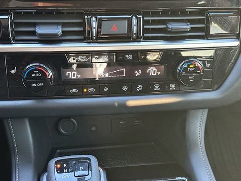 Used 2024 Nissan Pathfinder SL w/ SL Premium Package image 23