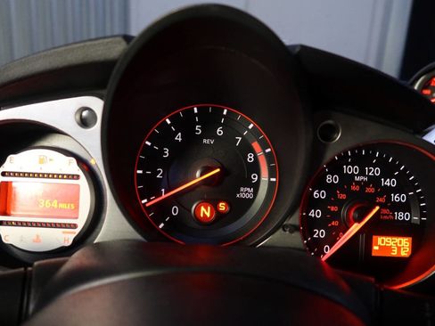 Used 2009 Nissan 370Z Touring w/ Sport Pkg image 19