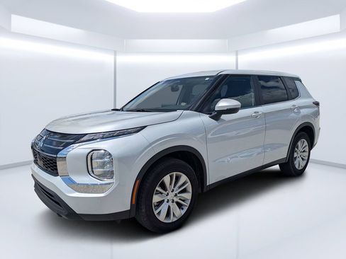Used 2025 Mitsubishi Outlander ES FWD image 7