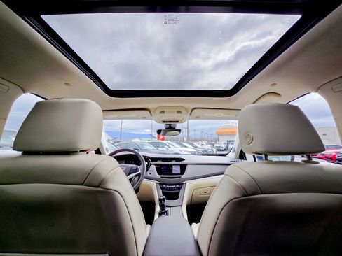 Used 2023 Cadillac XT5 Premium Luxury w/ Technology Package image 2