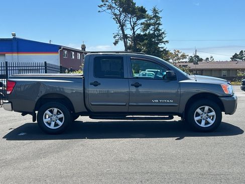Used 2011 Nissan Titan SV AWD/4WD image 11
