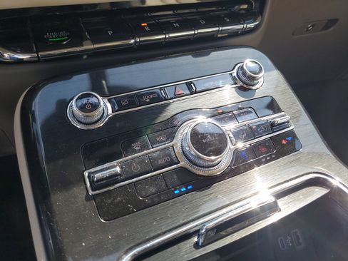 Certified 2023 Lincoln Nautilus Reserve image 26