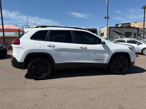 Used 2015 Jeep Cherokee Latitude w/ Cold Weather Group AWD/4WD image 4