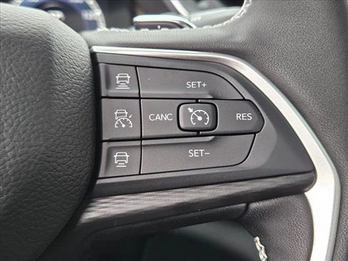 New 2025 Jeep Grand Cherokee L Altitude image 12