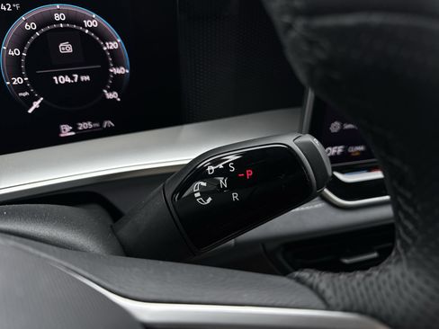 New 2026 Volkswagen Tiguan SE R-Line image 16