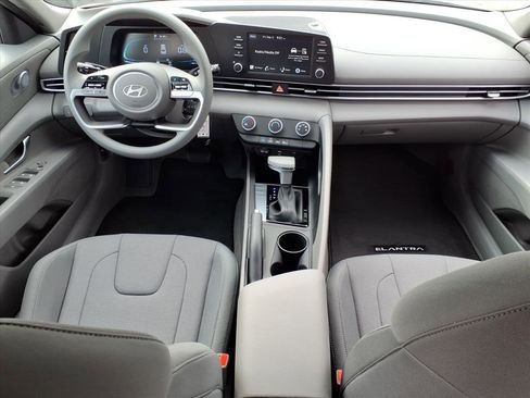 New 2025 Hyundai Elantra SE image 7