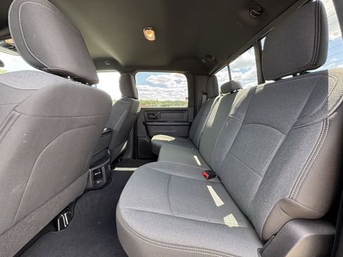 Used 2024 RAM 2500 Tradesman w/ Chrome Appearance Group image 11