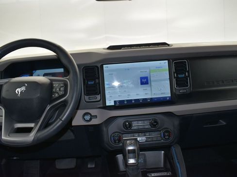 Used 2023 Ford Bronco Wildtrak image 19